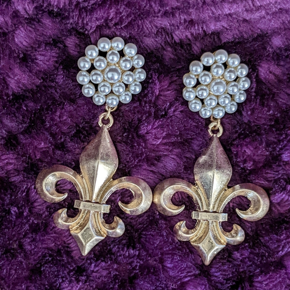 Worn Gold Fleur de Lis & Pearl Cluster Stud Drop Earrings